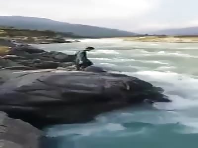 Boy Drowns in River while Trying to Take Selfie