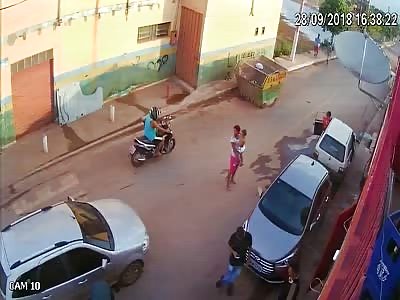 Thug Gets Shot While Trying to Steal Phone from Cop