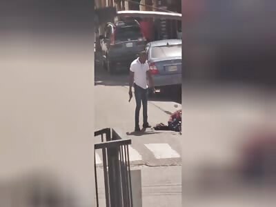 DOMINICAN POLICE KILL ARMED ROBBERS 