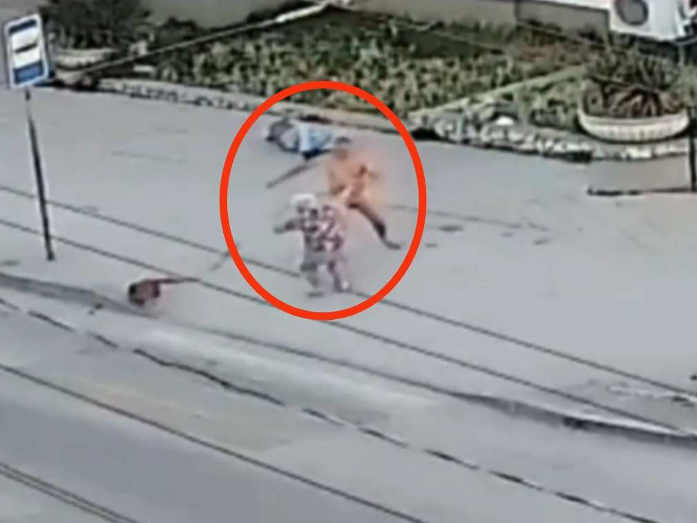 Naked Man Beats 2 Women In Russia
