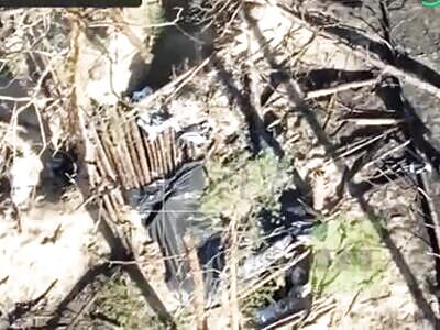 Russian soldier ambushed Ukrainian close range 