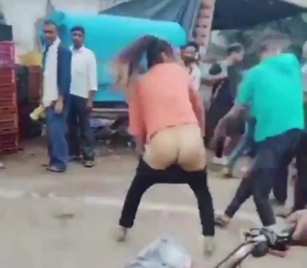 Indian woman pull off her pants during fight with man 