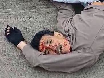 [TWISTED BODY]Old motorcyclist crashed by mini bus 