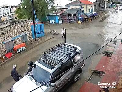 Somali guy gets hit by a falling street light pole And Fucking Dies