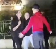 Dude Knocks out an Aggressive Annoying Chick.