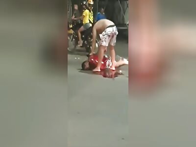 Man gets stabbed in the street in Argentina