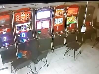 Man executed inside a slot machine shop in Colima, Mexico 