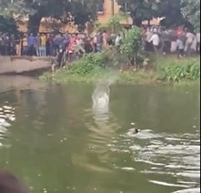 Sick Muslims Water Stone Hindu after Raping his Wife and Daughter.