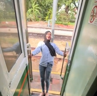 Train Surfer Finds Out What Pain Truly is