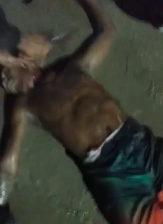 Yelling Traffickers Behead Rival with a Small Knife.