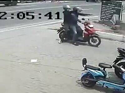 Man Tries To Be Chuck Norris But Killed By Robbers 