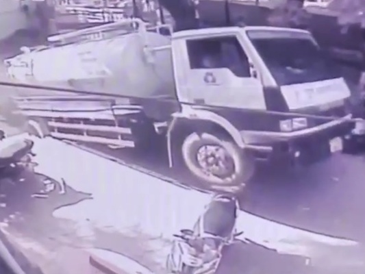 Heavy Truck Swallowed after Land Collapse 