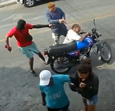 Sicario Gang Members End Dude Point Blank.