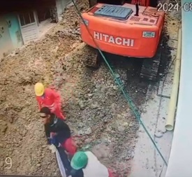 Oblivious Dude Crushed by Backhoe 