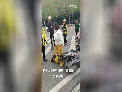 Delivery Man gets Cucked By Angry Woman After Alleged Accident