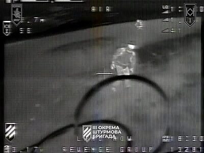 Ukrainian drone taunts Russian squad, before detonating itself