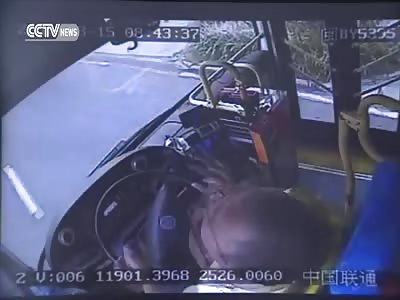 Bus driver dies at wheel, passengers wrest back control to avert further disaster