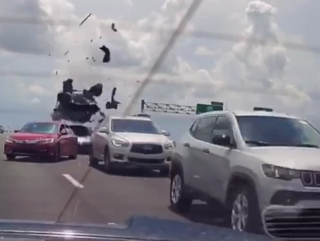 [Horrific Crash] Texting While Driving 