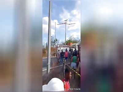 Drunk driver runs over five electrical workers