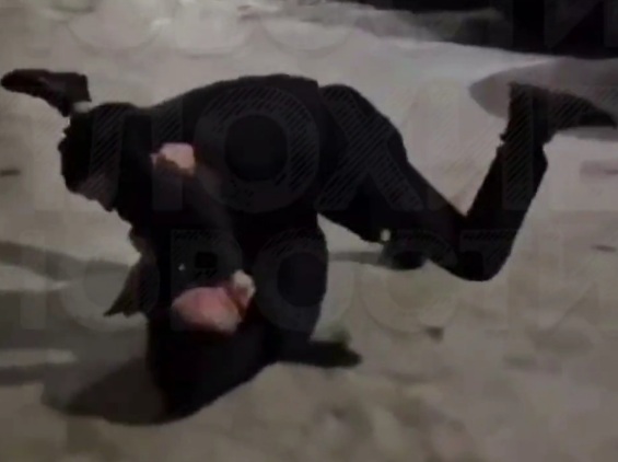 Footage of murder of man who defended girl from her drug-addicted husb