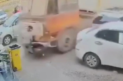 Speeding truck lost control kill pedestrian and crashed into a bulding