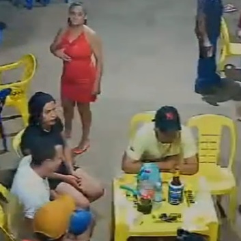 Dude Gets Fatally Stabbed In Neck During Drunk Argument