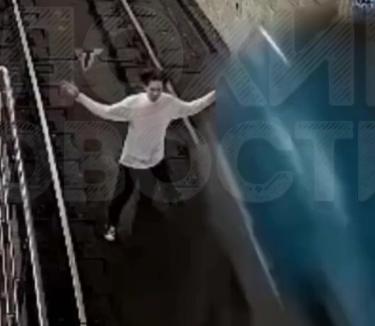 Russian Teenager Fail to Commit Suicide Under Train 