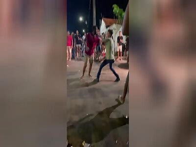 Dude Stabbed In The Leg During Fight & Blood Starts Pouring Out