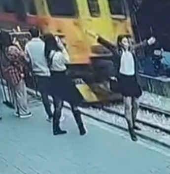 Filipino Tourist Woman Hit by Train In New Taipei
