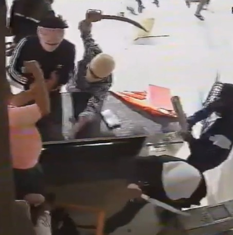 Shopkeepers Attacked With Swords by Six Criminals In Tt Nagar Bhopal