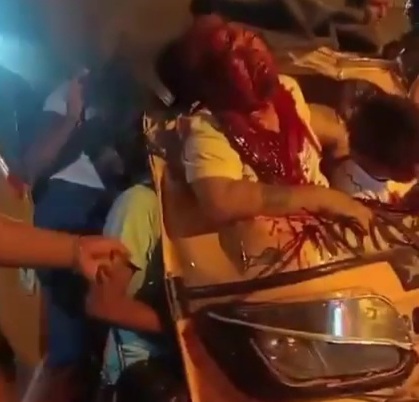 Tricycle full of passenger horrifically crashed into the back of truck