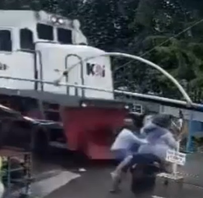 He Thought He Can Outsmart The Train