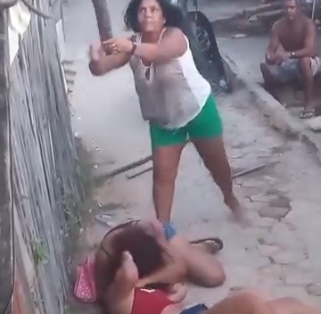 Two Colombian street hookers fighting and a woman beat both of them 