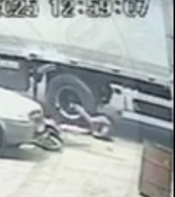 man opens car door and throws motorcyclist into truck crush