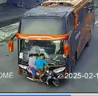 Couple Brutally hit by the Bus