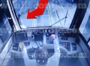 40 years old man crashed under train at the Atemajac station 