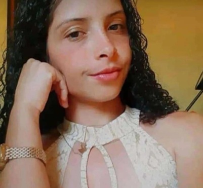 Lunatic Slits His Girlfriend's Throat 