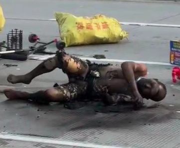 Chinese old man burned to the crisp after his tricycle caught fire 