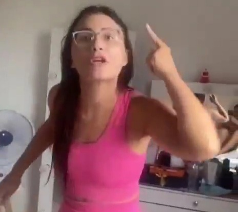 Angry Brazilian young woman stabbed her boyfriend 