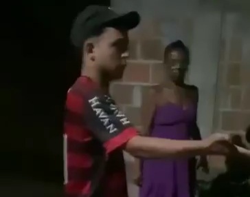 Group of thieves punished in favela for stealing 