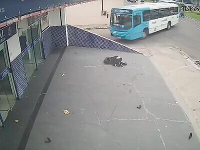 Biker die in brutal accident , vila velha brazil 