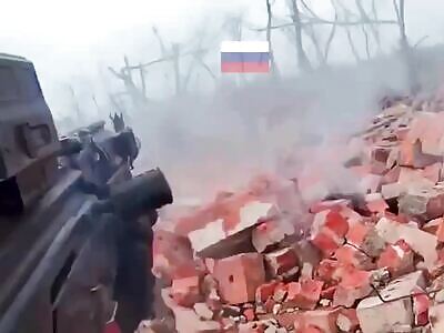 Ukrainian fighter kills Russian soldier at close range