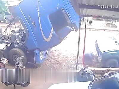 77 Yo Auto Mechanic Crushed To Death In Varginha