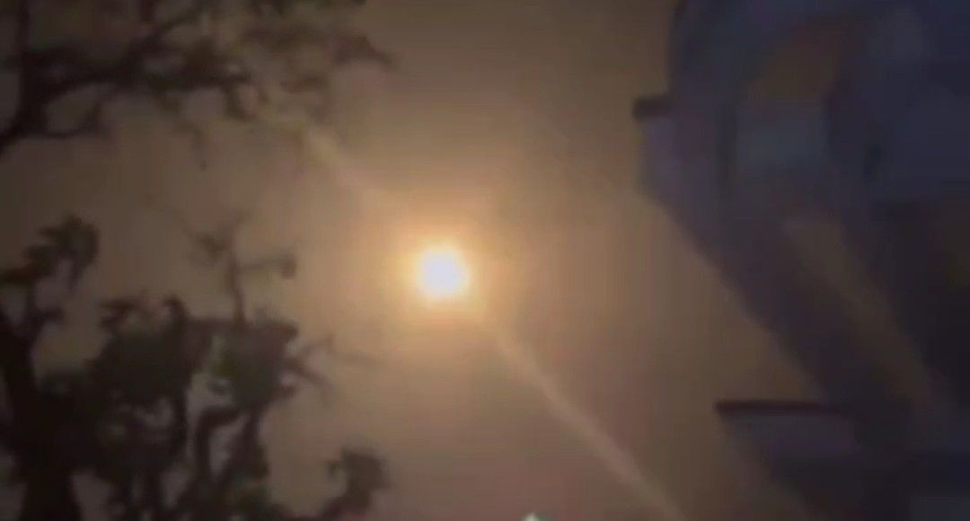 Pakistan shoots down second Indian fighter jet. 