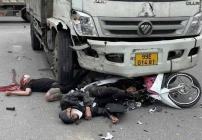 Two young men riding speeding moped crashed dead by truck 