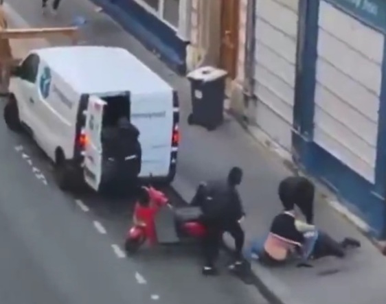 [1]ARMED KIDNAPPING ATTEMPT IN THE CENTRE OF PARIS