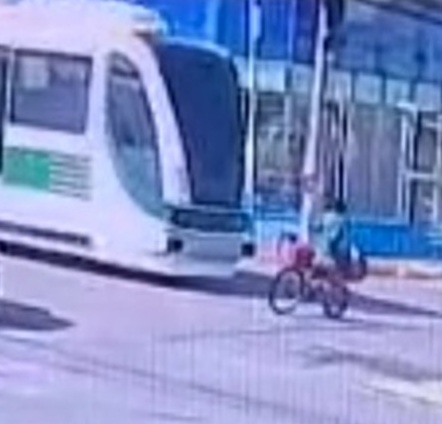 Careless Delivery Man Killed By Tram In Brazil