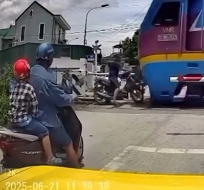 Motorcyclist Struck And Killed by Train After Crossing Barriers