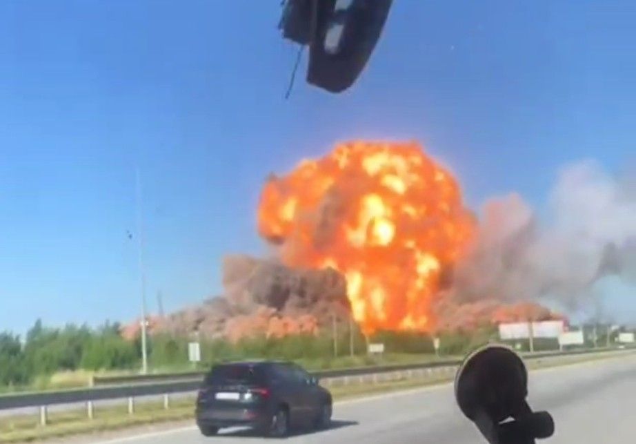 Iskander hits a Ukrainian missile and ammunition depot. 