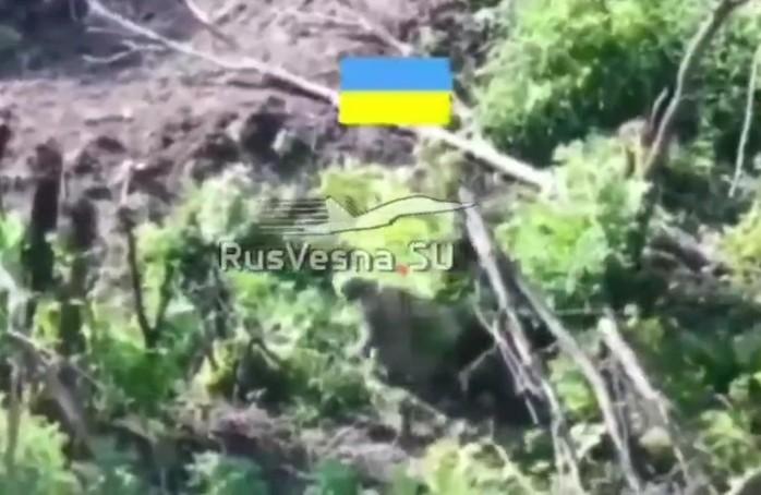 Ukrainian catches a burst of bullets. 